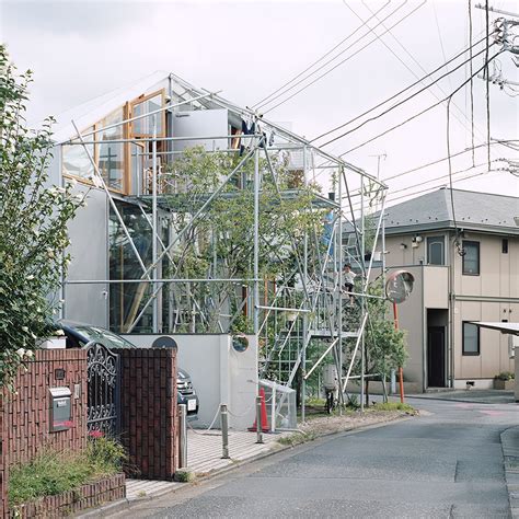 Suzuko Yamada encloses reconfigurable Tokyo home in 